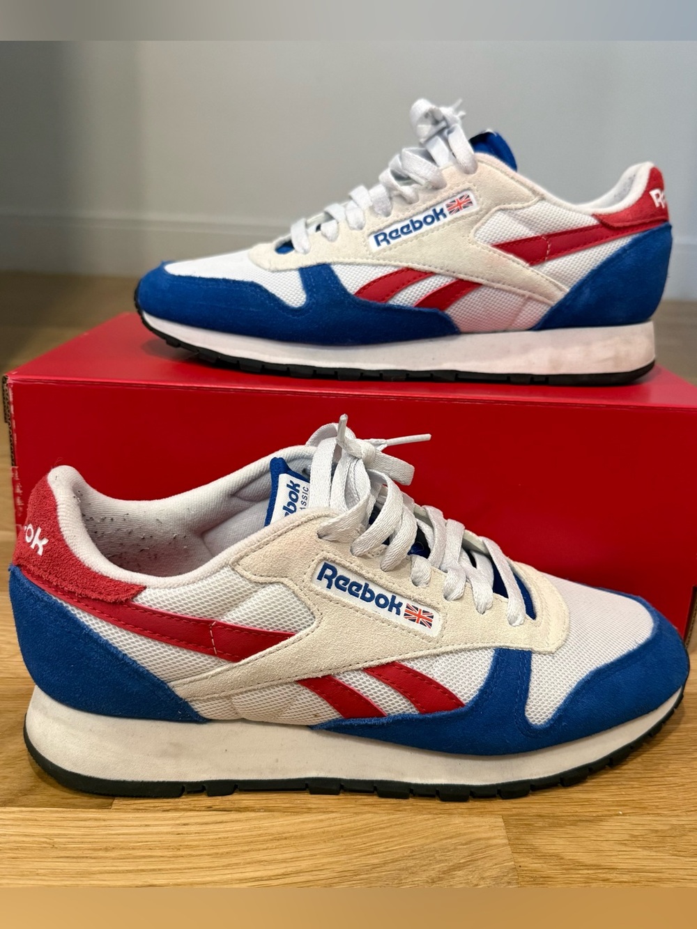Reebok Men’s White Blue Red Retro Sneaker